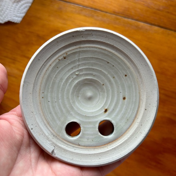 Studio Pottery Garlic Holder - Picture 4 of 7